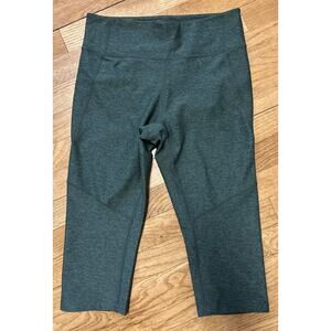 Women’s OUTDOOR VOICES Heather Green Capri Leggings Size M *C7
